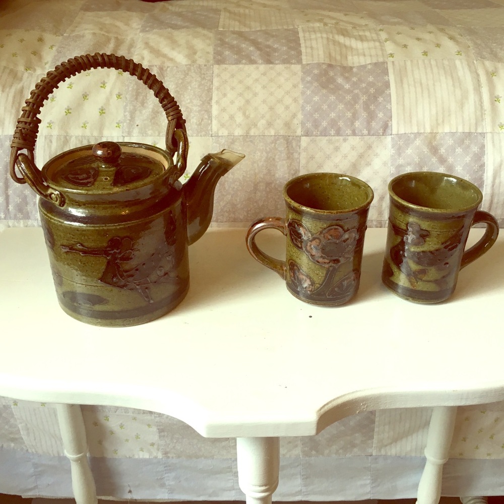 Vintage stoneware teapot with matching mugs